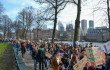 Eerste klimaatmars Nederlandse scholieren groot succes: 'Jullie schudden Den Haag wakker'