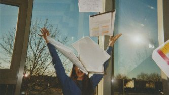 De herinnering aan mijn middelbare school bewaren met 14 analoge foto's 