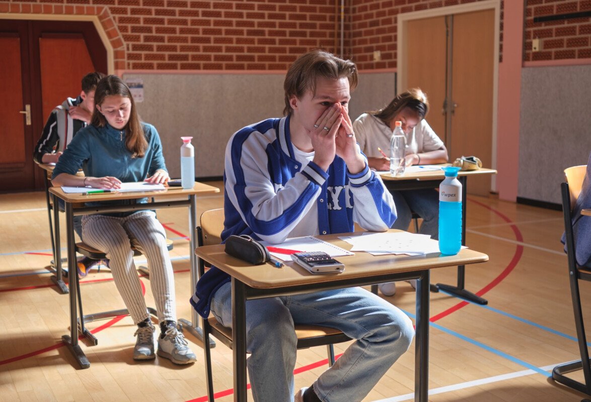 'Hoe hard zijn wij wel niet genaaid door wiskunde B?' | Eindexamens