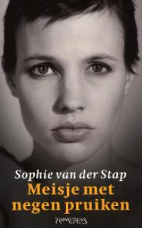 Meisje met negen pruiken door Sophie van der Stap